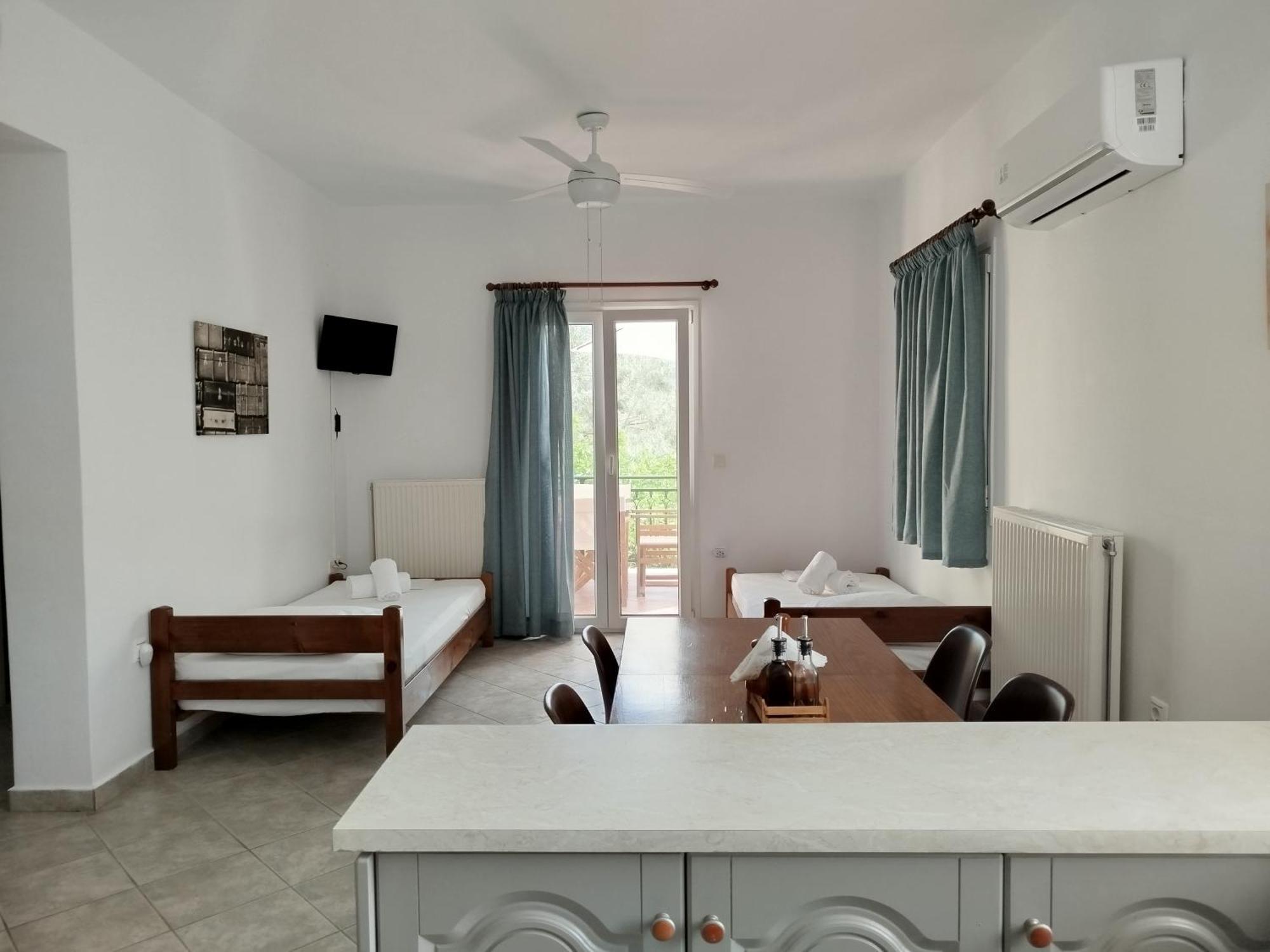 Riverside αpartments * Vasilikí