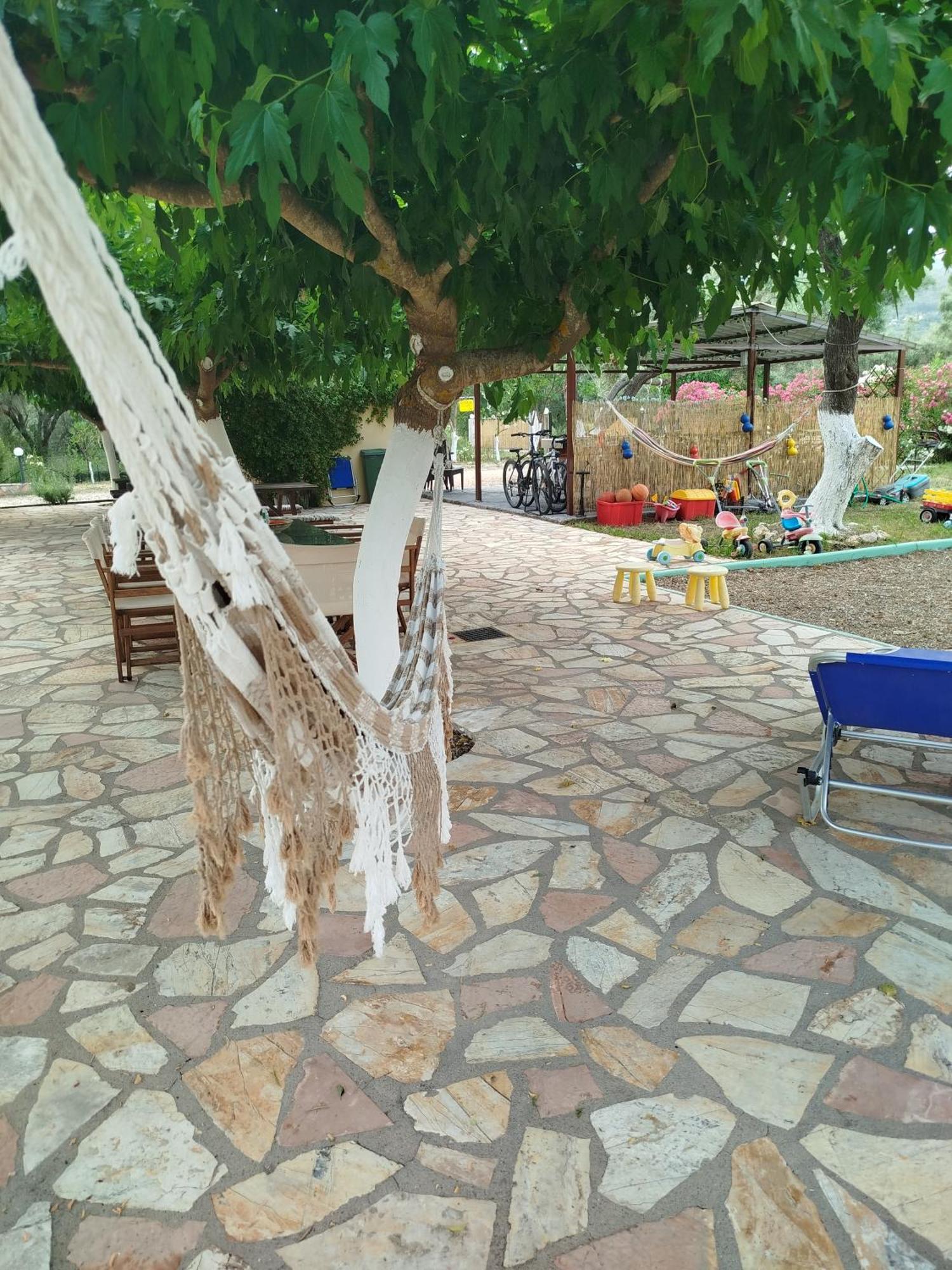 Riverside αpartments * Vasilikí